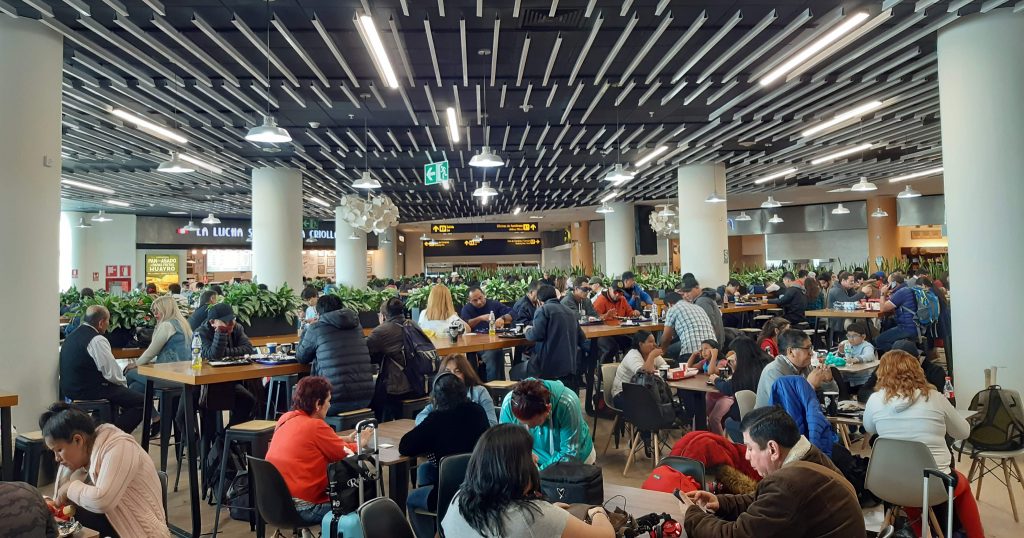 Lima Peru,Jorge Chávez International Airport,LIM,aviation,terminal,food  court plaza table tables casual dining,Papa John's,pizza,restaurant  restaurant Stock Photo - Alamy